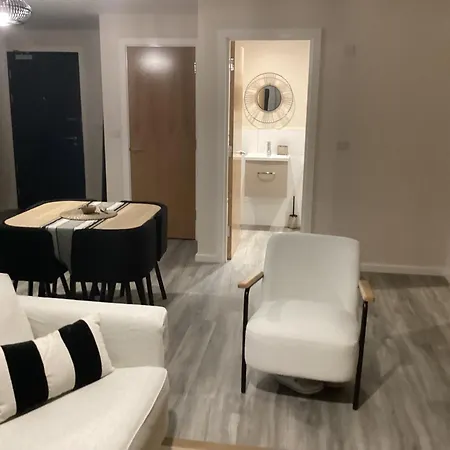 Deluxe 2 Bed Flat *