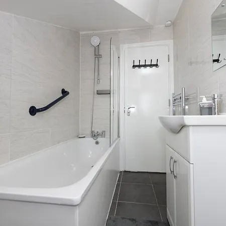 Modern Spacious 6bd Haven 8 Min From Centre Manchester