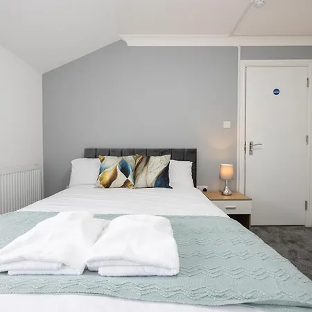 Holiday home Modern Spacious 6bd Haven 8 Min From Centre