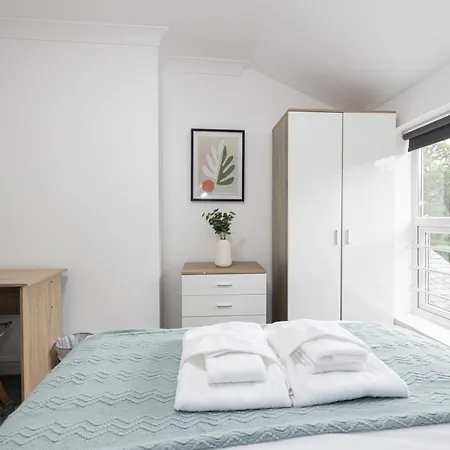 Modern Spacious 6bd Haven 8 Min From Centre *