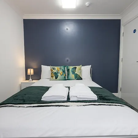 度假居 Huge 6br Sleeps 12 Near City! 曼彻斯特