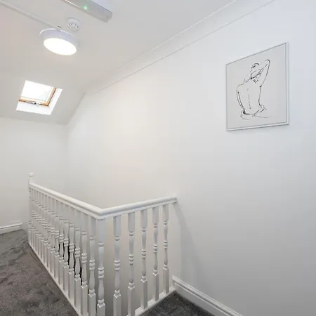 Prázdninový dům Huge 6br Sleeps 12 Near City!