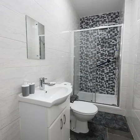 Modern Spacious 6bd Haven 8 Min From Centre * Manchester