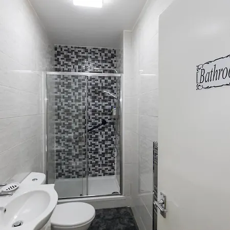Modern Spacious 6bd Haven 8 Min From Centre Holiday home
