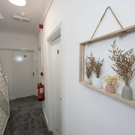 Modern Spacious 6bd Haven 8 Min From Centre