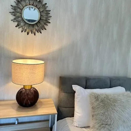 Three Bedroom Manchester, Sleeps 8! Holiday home Manchester