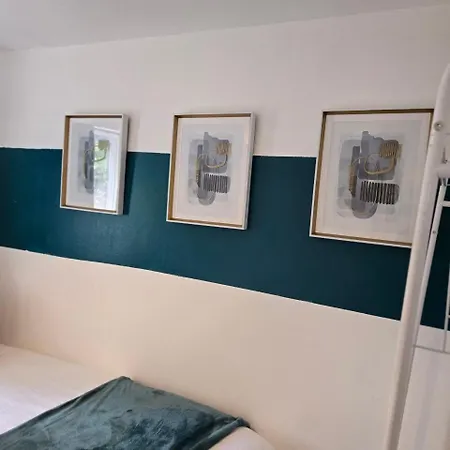 Feriehus Laurel Three Bed House With Free Parking *
