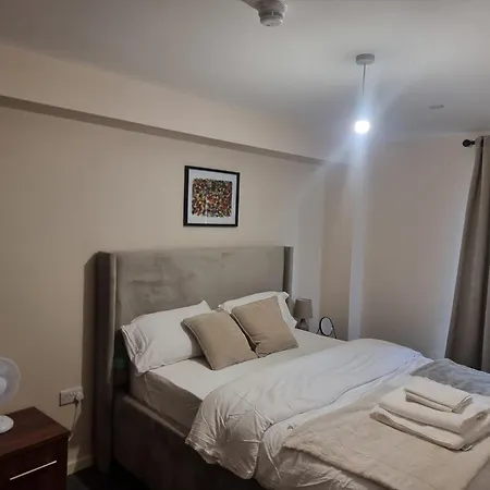 Entire 2 Bedroom And 2 Bathroom In -free Underground Parking *