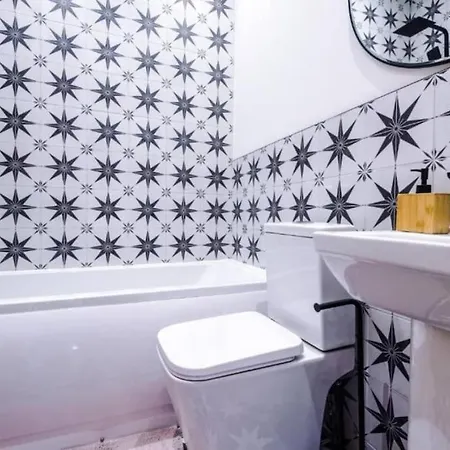 Industrial Design 4 Bed House Μάντσεστερ