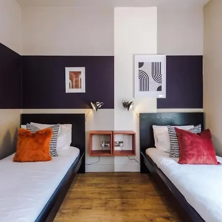 Holiday home Industrial Design 4 Bed House *