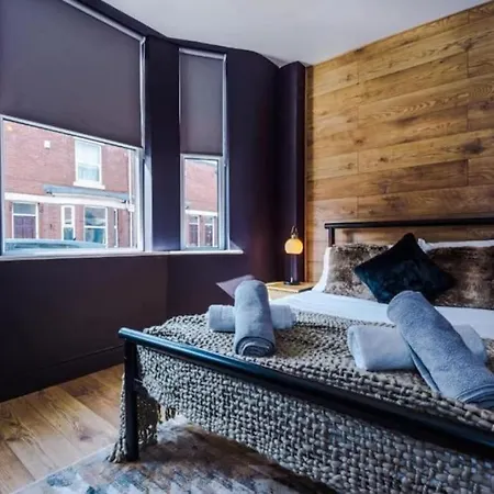 Holiday home Industrial Design 4 Bed House *
