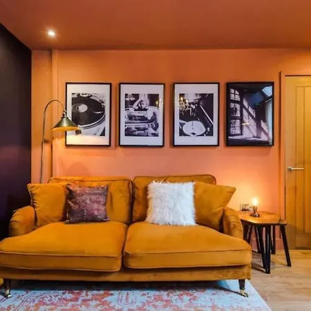 Industrial Design 4 Bed House * Manchester