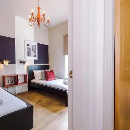 Holiday home Industrial Design 4 Bed House *