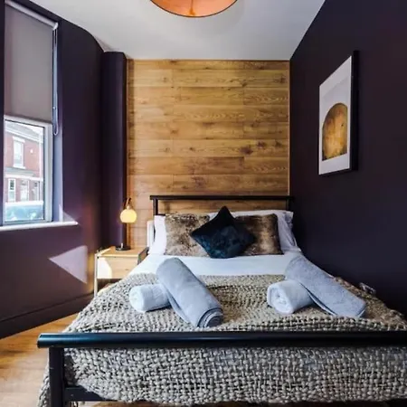 Industrial Design 4 Bed House * Manchester