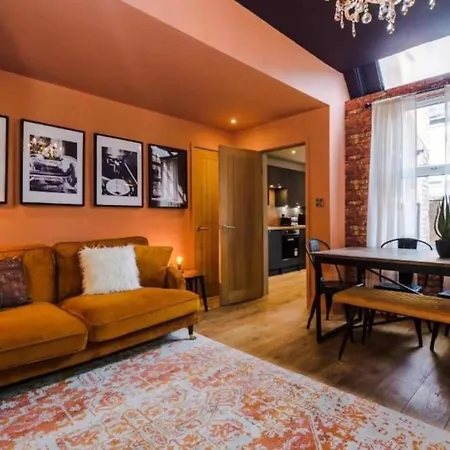 Industrial Design 4 Bed House Holiday home Manchester