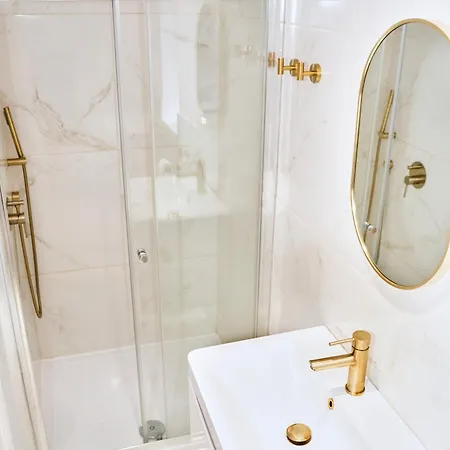 Chic Family With Garden Fire Pit & Event Space, Hot Tub بيت للعطل