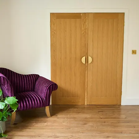 Chic Family With Garden Fire Pit & Event Space, Hot Tub * Manchester