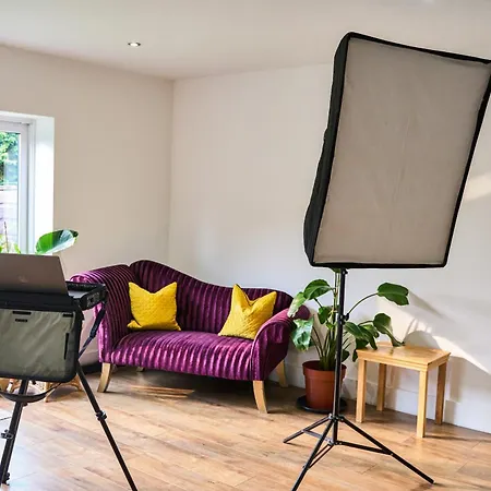 Chic Family With Garden Fire Pit & Event Space, Hot Tub Holiday home *