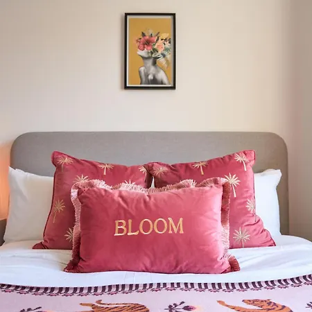 Casa vacanze Chic Family With Garden Fire Pit & Event Space, Hot Tub *