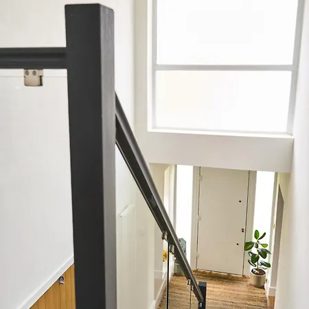 Chic Family With Garden Fire Pit & Event Space, Hot Tub مانشستر