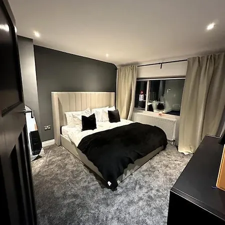 Holiday home Luxury 2-br House Ao Arena & & Old Trafford *