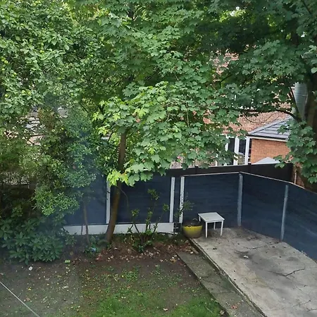 Contractors & Relocation Haven, 3bd House, Secure Off-site Parking & Office Space Manchester