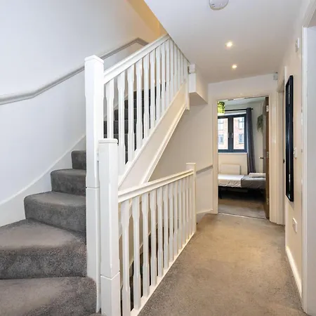 5bedroom Townhouse 15mins To City Centre By Rest&recharge Manchester
