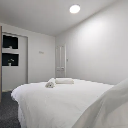 アパート Oldham Free Parking 3bed 1bath *