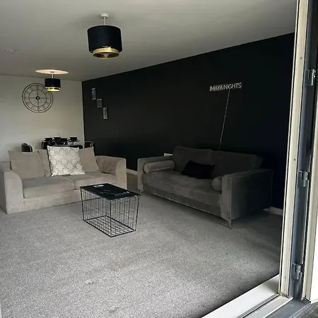 Modern 2br In Central *