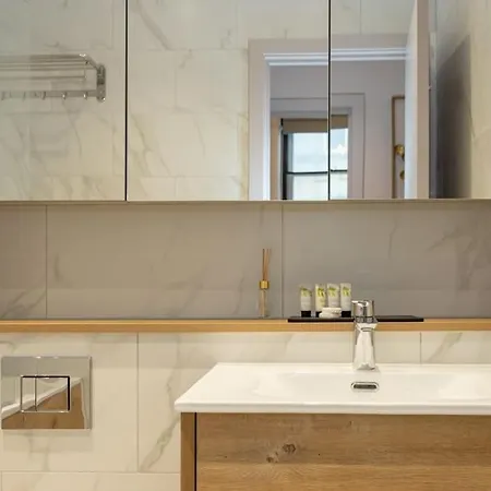Stunning 2br In Central