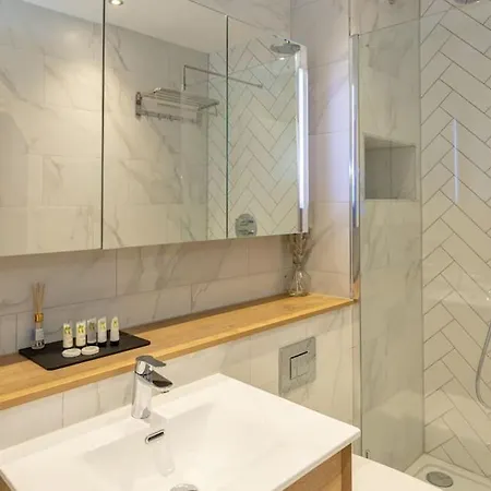 Stunning 2br In Central *