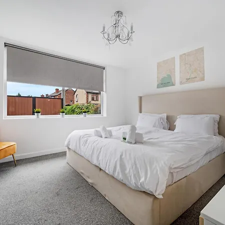 Spacious 4 Bed Hidden Gem Pass The Keys * Manchester