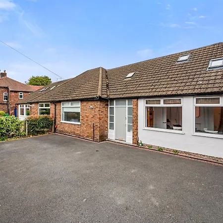 Spacious 4 Bed Hidden Gem Pass The Keys Dom wakacyjny Manchester