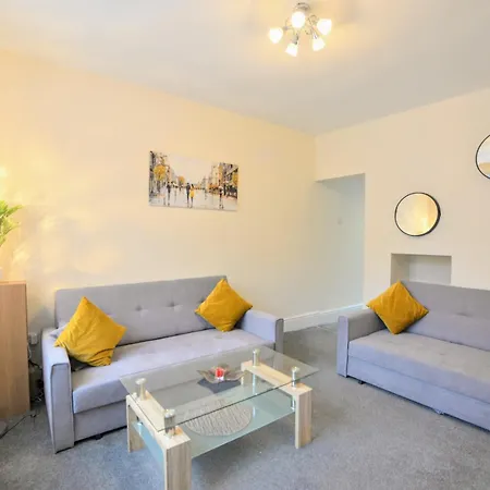Pass The Keys Free Parking House Close To Shops Restaurants Manchester