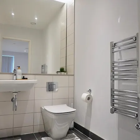 Modern Cosy Two Bedroom *