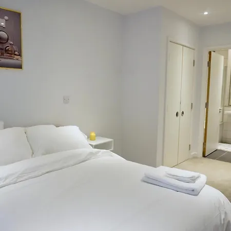 Modern Cosy Two Bedroom * Manchester
