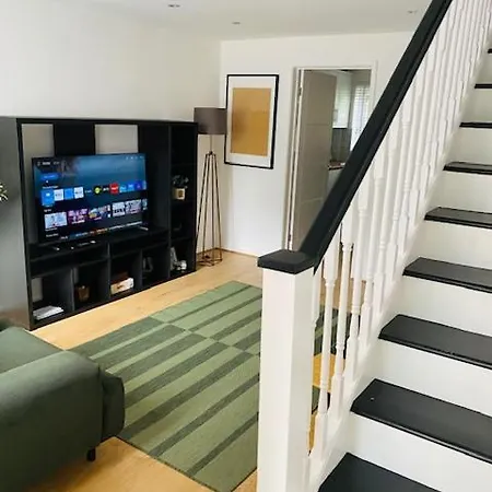 Live Coop Apartment-entire House With Free Parking And Garden- Etihad Stadium בית נופש *