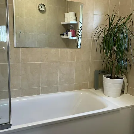 Oasis Heaton Park Homestay *