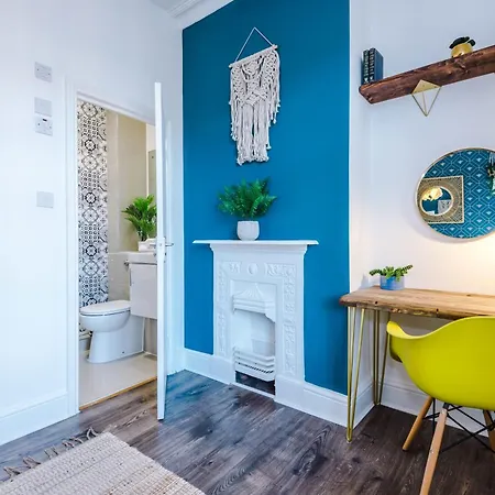 R&r At A Character Victorian マンチェスター