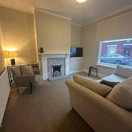 Three Bedroom By Brookland Serviced Short Lets With Free Wifi * 맨체스터