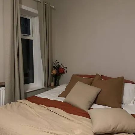아파트 Three Bedroom By Brookland Serviced Short Lets With Free Wifi *