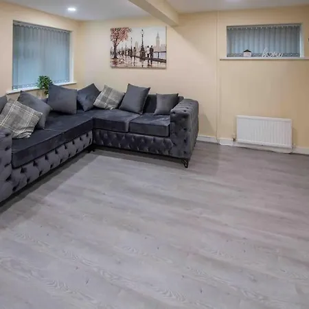 Beautiful, Peaceful, 5 Bedroom With Hot Tub! *