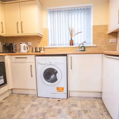 Beautiful, Peaceful, 5 Bedroom With Hot Tub! Holiday home *