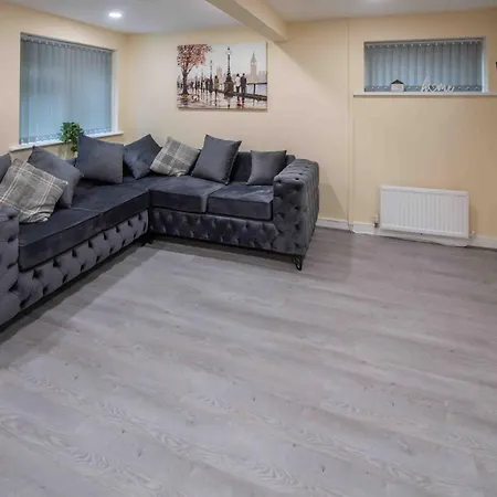 Beautiful, Peaceful, 5 Bedroom With Hot Tub! * Manchester