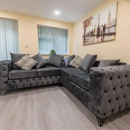 Holiday home Beautiful, Peaceful, 5 Bedroom With Hot Tub! *