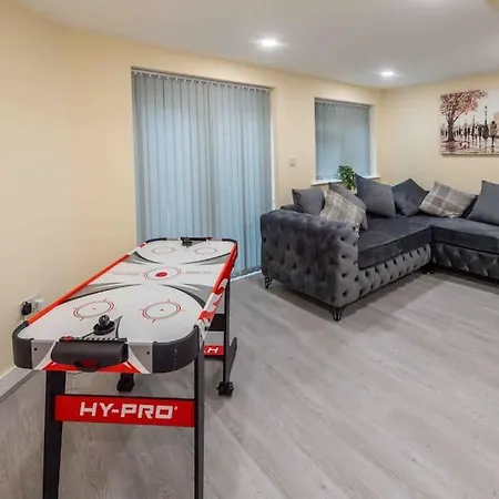 Holiday home Beautiful, Peaceful, 5 Bedroom With Hot Tub!