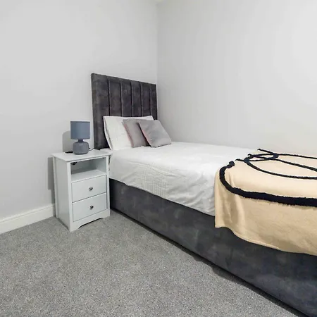 Beautiful, Peaceful, 5 Bedroom With Hot Tub! * Manchester