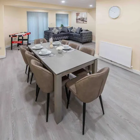 Vakantiehuis Beautiful, Peaceful, 5 Bedroom With Hot Tub! *