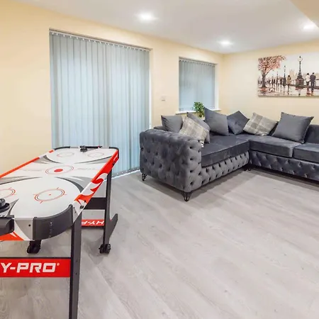 Beautiful, Peaceful, 5 Bedroom With Hot Tub! Manchester