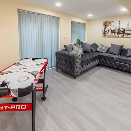 Beautiful, Peaceful, 5 Bedroom With Hot Tub! * Mánchester